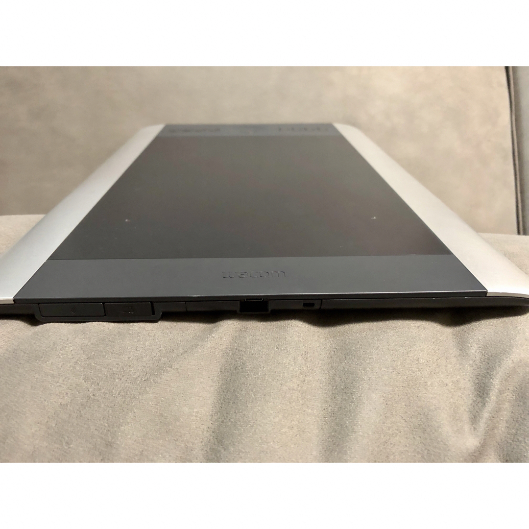 Wacom(ワコム)のWacom INTUOS pro medium ペンタブレット スマホ/家電/カメラのPC/タブレット(PC周辺機器)の商品写真