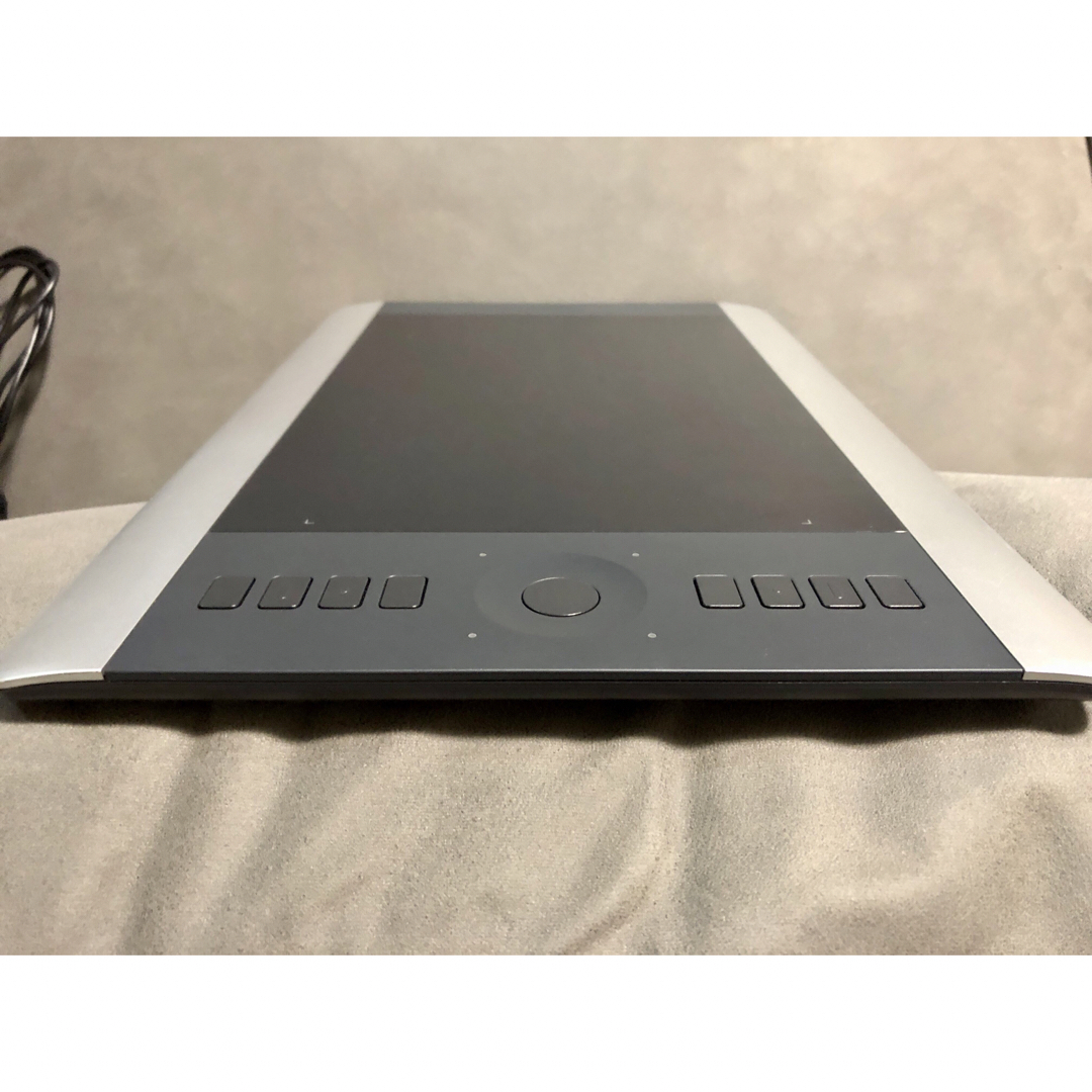 Wacom(ワコム)のWacom INTUOS pro medium ペンタブレット スマホ/家電/カメラのPC/タブレット(PC周辺機器)の商品写真