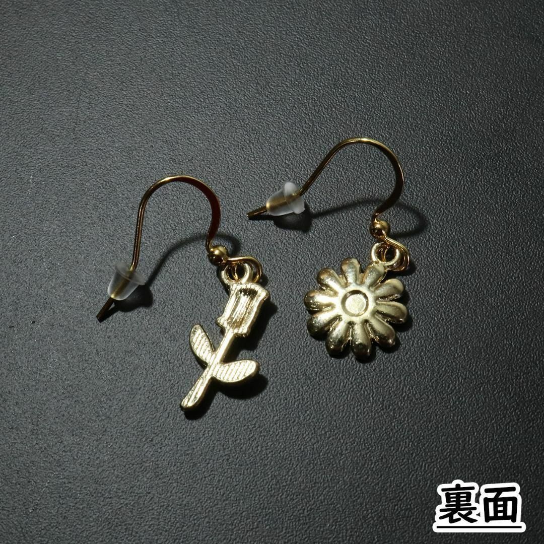 フックピアス チューリップ お花 赤 黄 金属アレルギー対応 シリコンキャッチ ハンドメイドのアクセサリー(ピアス)の商品写真