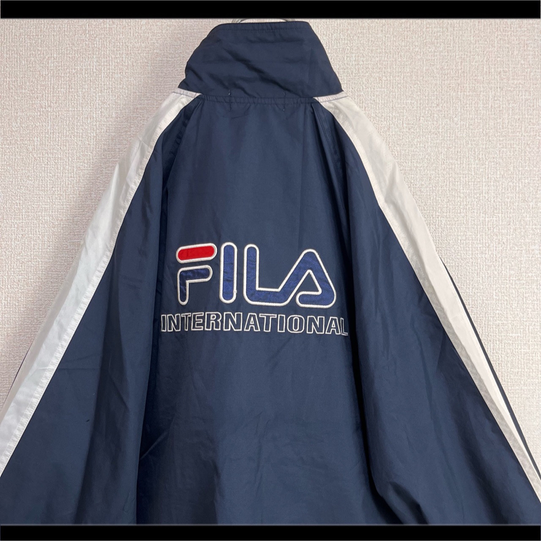 FILA フィラ ナイロンジャケット ネイビー 背面でかロゴ刺繍 M | フリマアプリ ラクマ