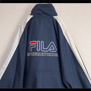 FILA - FILA フィラ ナイロンジャケット ネイビー 背面でかロゴ刺繍 M ...