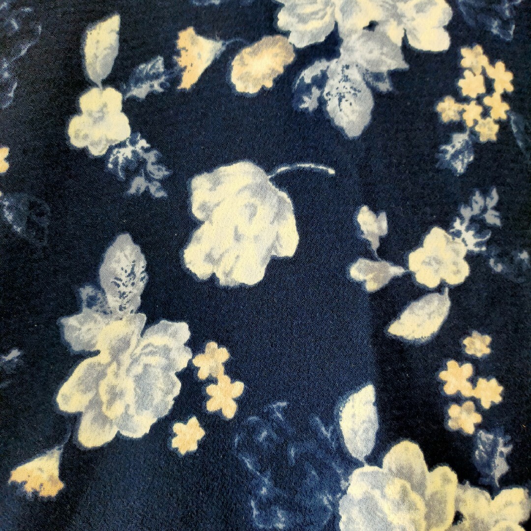 GLACIER(グラシア)の【GLACIER】大きめ花柄フレアスカート レディースのスカート(ひざ丈スカート)の商品写真