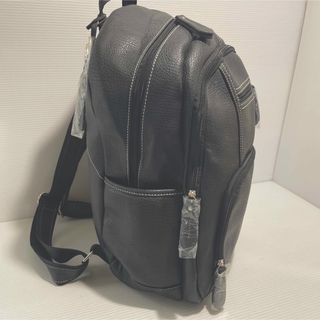 A88■新品 タグ付き 定価24000円ビジネスリュック 本革 黒大容量 A 4