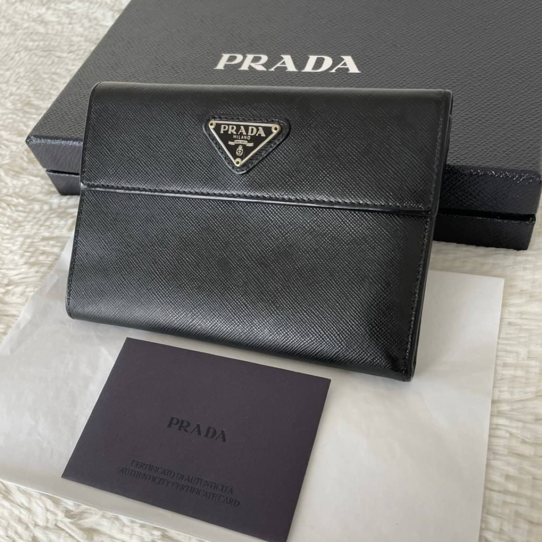 美品】PRADA プラダ 折り財布 サフィアーノ 三角ロゴ 黒 ブラックレザー-