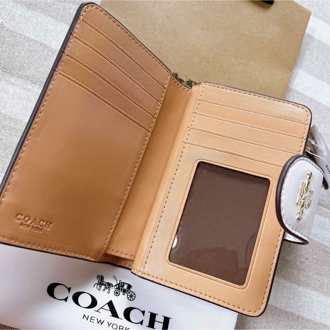 COACHコーチ 二つ折り財布 キルティング　ホワイト新商品