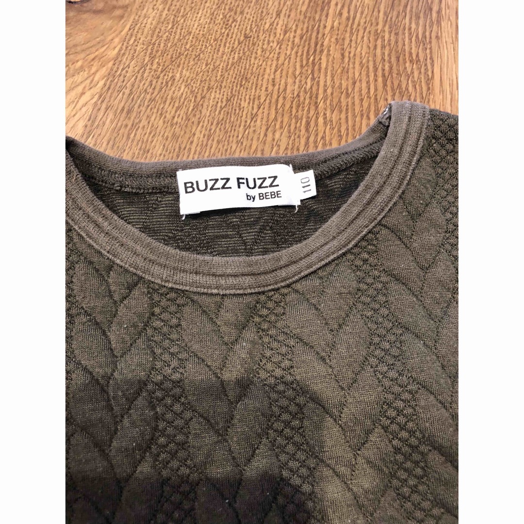 BUZZ FUZZ byBEBE スパンコールTシャツ - トップス(トレーナー)