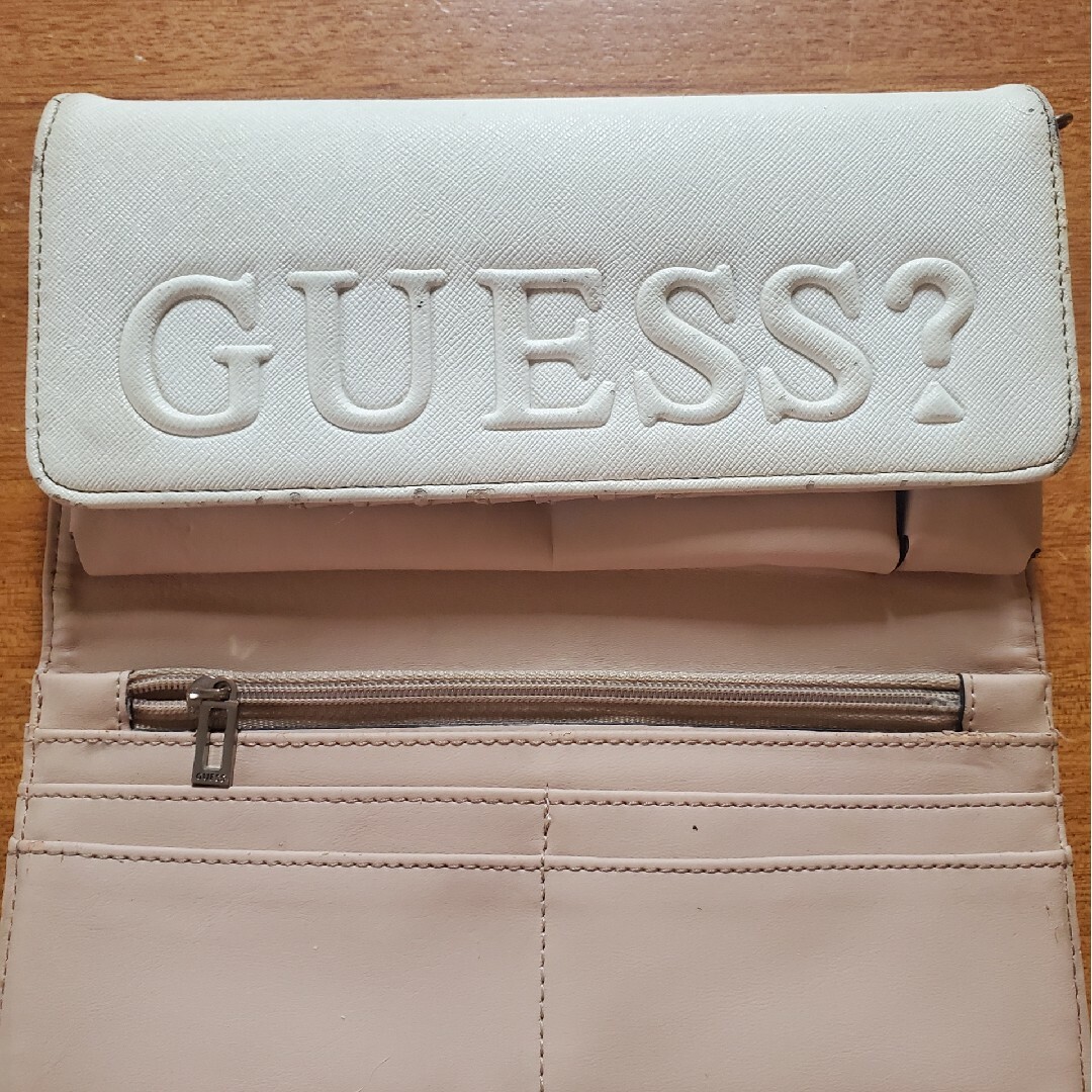 GUESS 三つ折り長財布