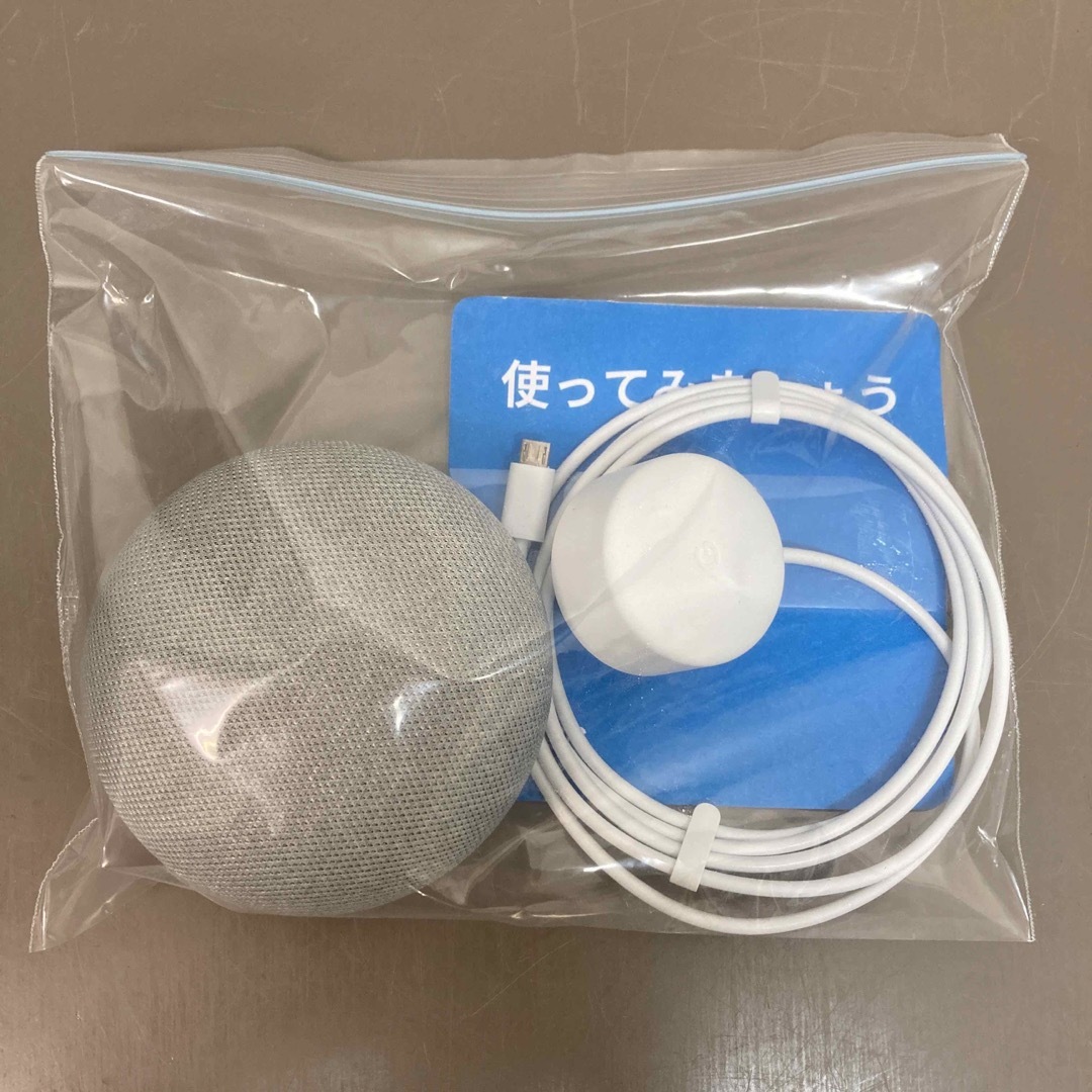 Google(グーグル)のGoogle GOOGLE HOME MINI CHALK(箱無し未使用品❗️) スマホ/家電/カメラのオーディオ機器(その他)の商品写真