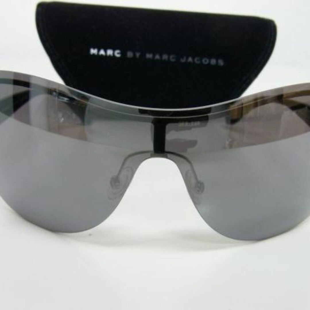 MARC BY MARC JACOBS(マークバイマークジェイコブス)のマークバイ マークジェイコブス★ロゴブラックサングラス黒★ハードケース付き メンズのファッション小物(サングラス/メガネ)の商品写真