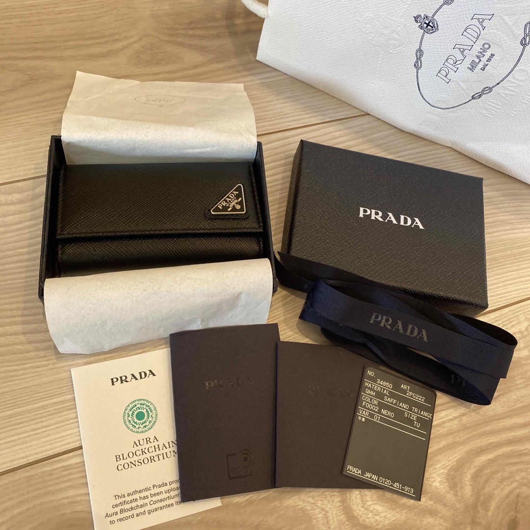 PRADA商品名未使用品！ ☆PRADA☆ サフィアーノ キーケース 6連