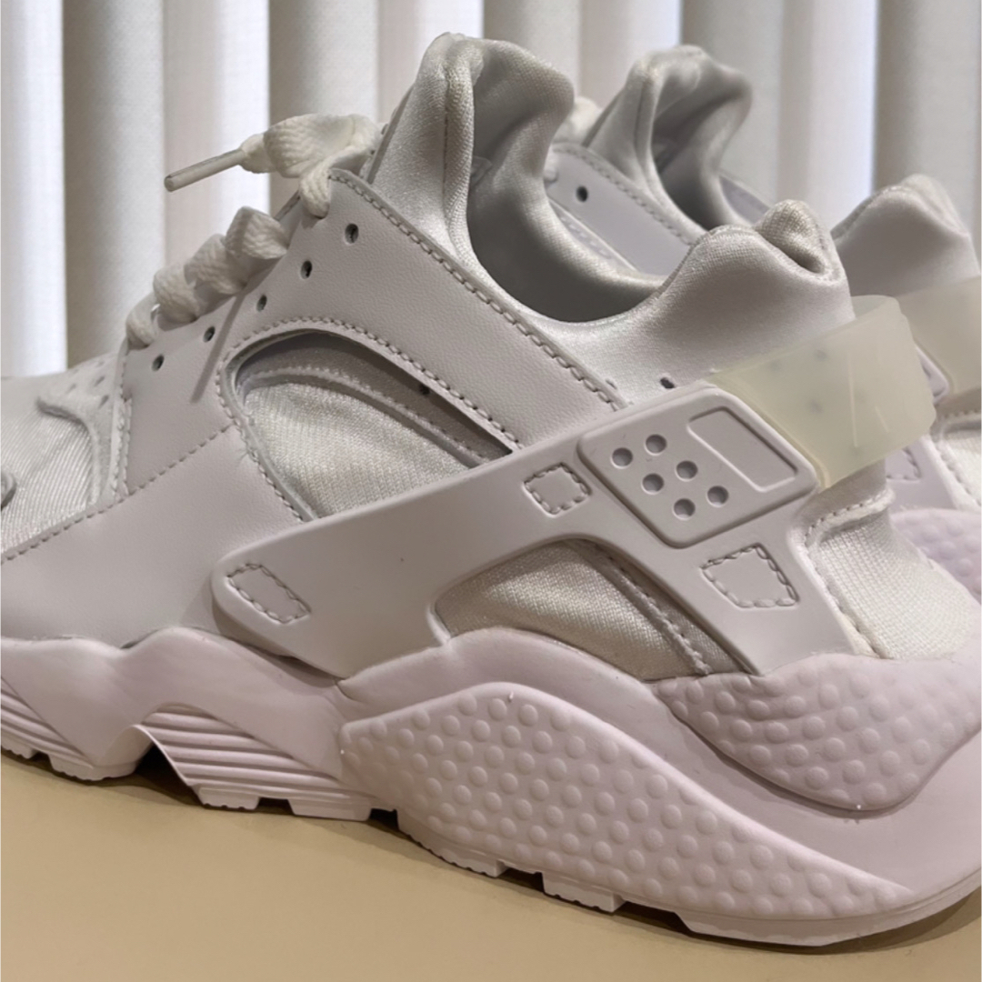 NIKE(ナイキ)のAN様専用　NIKE AIR HUARACHE ナイキ エア ハラチ 24cm レディースの靴/シューズ(スニーカー)の商品写真