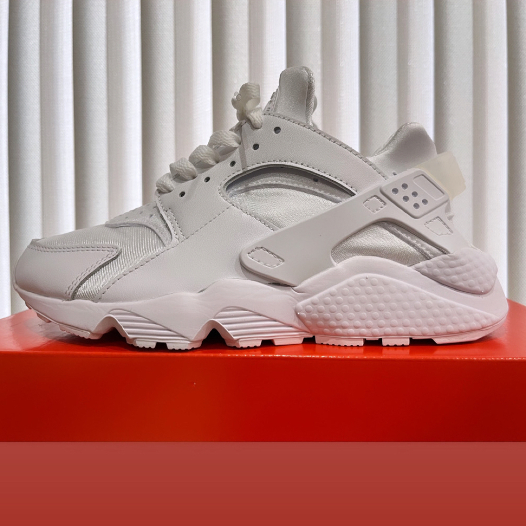 NIKE(ナイキ)のAN様専用　NIKE AIR HUARACHE ナイキ エア ハラチ 24cm レディースの靴/シューズ(スニーカー)の商品写真