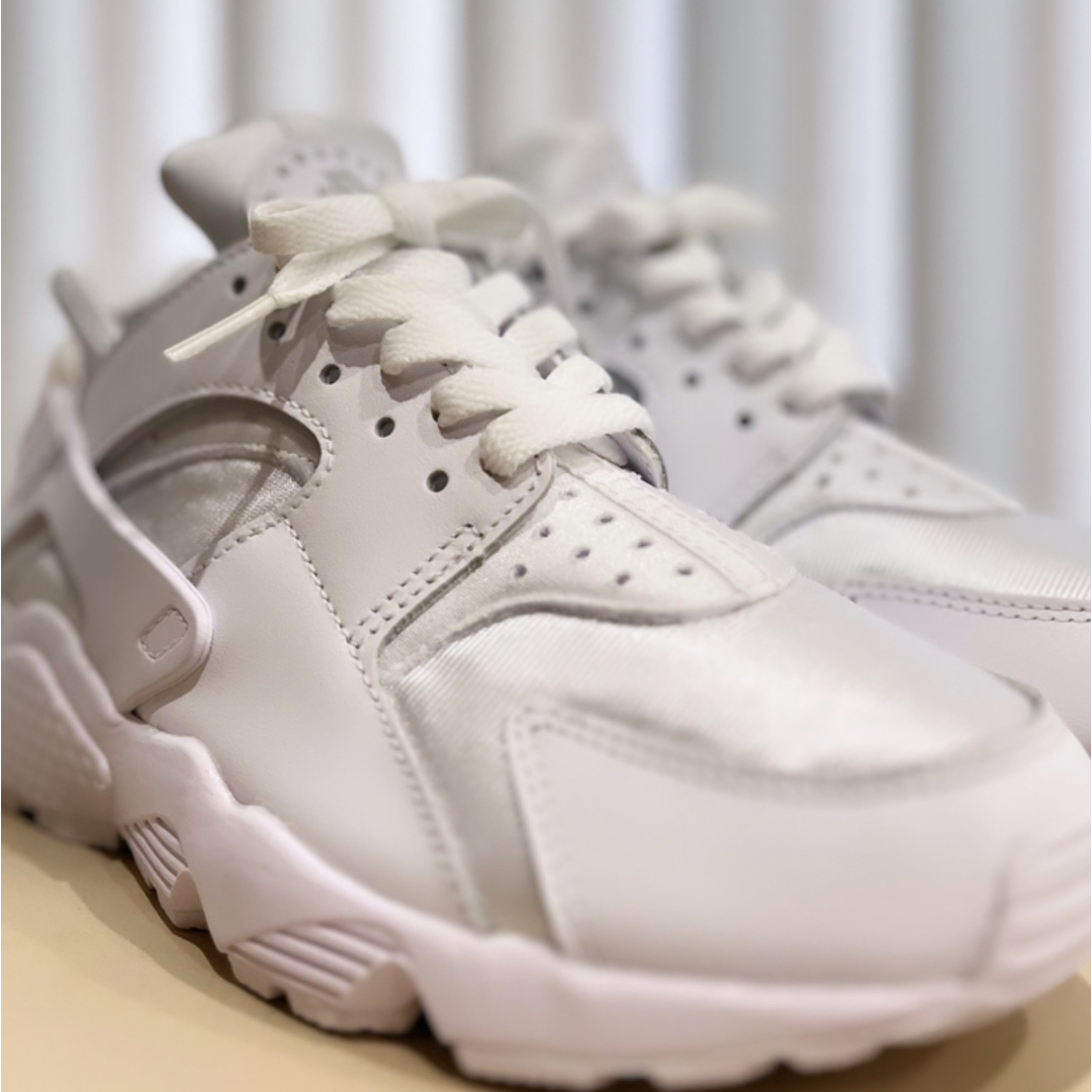 NIKE(ナイキ)のAN様専用　NIKE AIR HUARACHE ナイキ エア ハラチ 24cm レディースの靴/シューズ(スニーカー)の商品写真