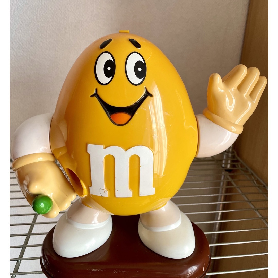 m&m&m's(エムアンドエムアンドエムズ)のm&m’s ディスペンサー　レッド&イエローセット エンタメ/ホビーのおもちゃ/ぬいぐるみ(キャラクターグッズ)の商品写真