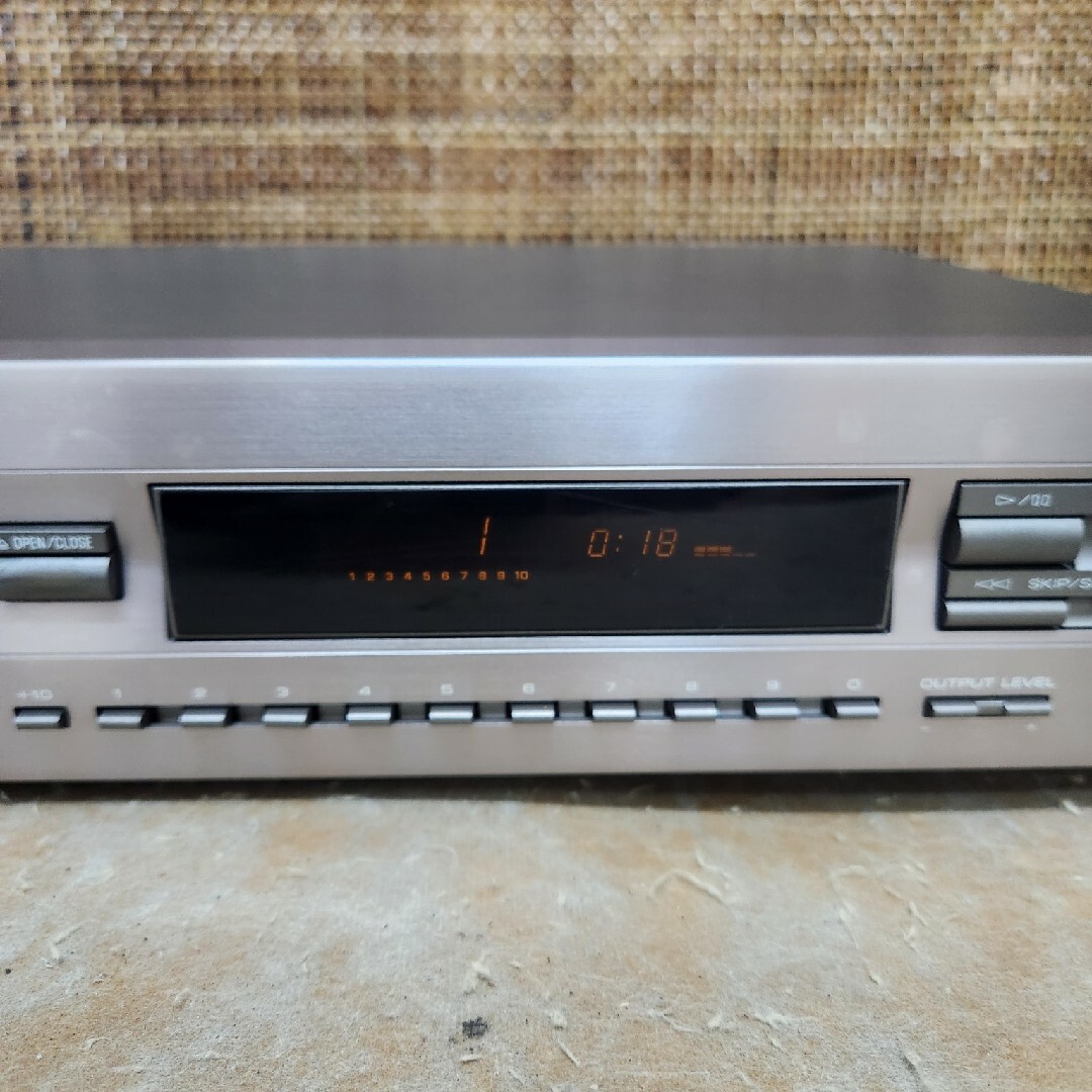 必見！整備済完動品！ヤマハHIFI CDプレーヤーCDX-496