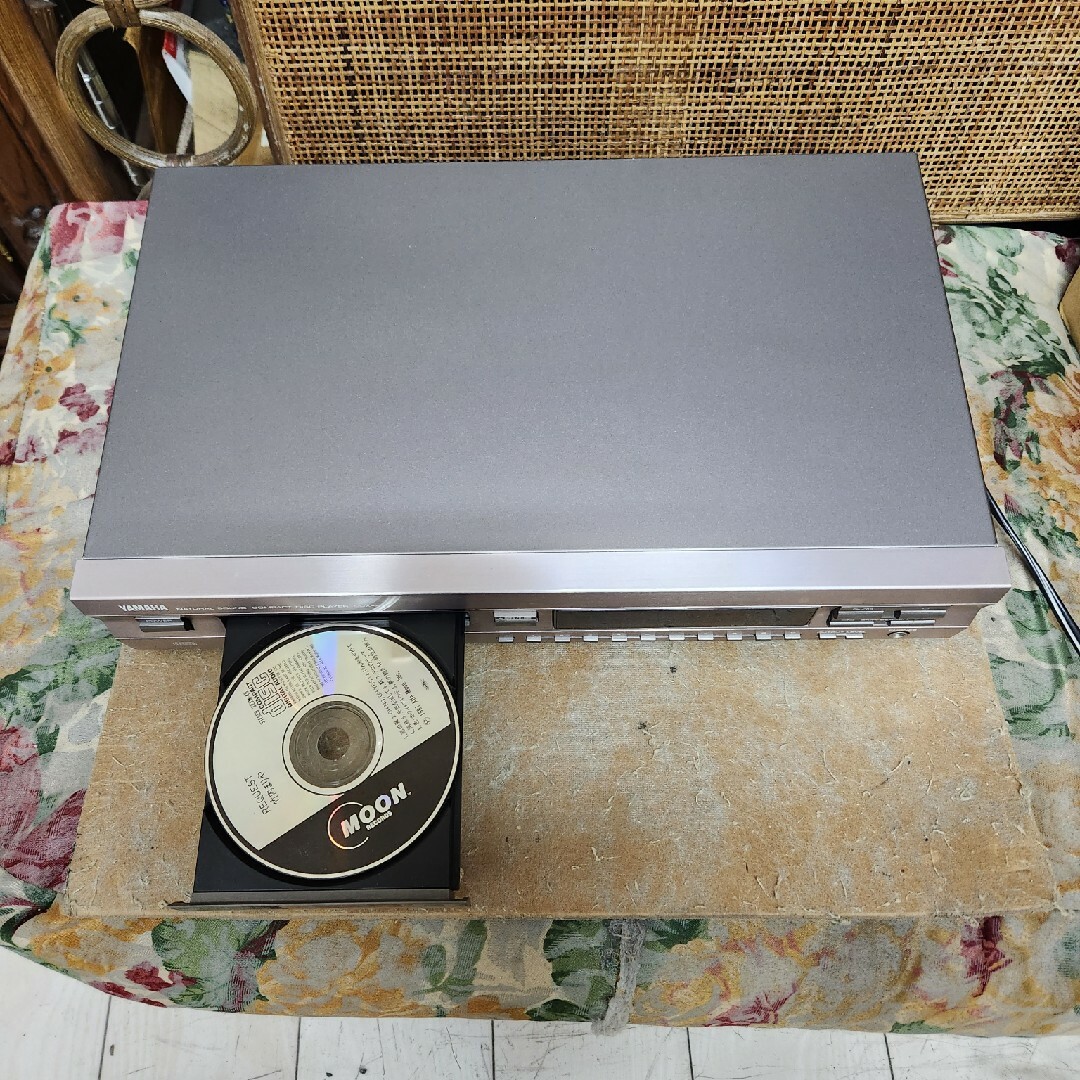 必見！整備済完動品！ヤマハHIFI CDプレーヤーCDX-496