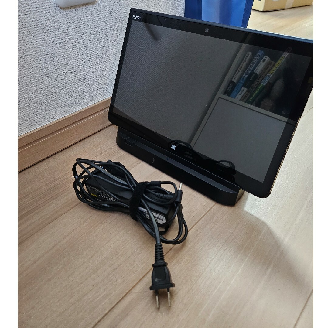 富士通(フジツウ)の防水タブレット富士通 Arrows Tab Q775/K スマホ/家電/カメラのPC/タブレット(タブレット)の商品写真