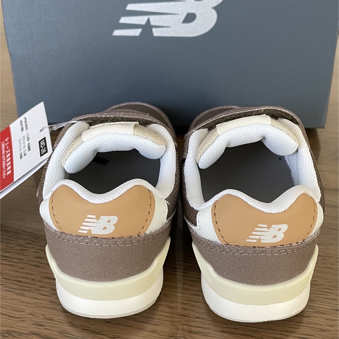 New Balance(ニューバランス)の値下げ！新品未使用！ ニューバランス アースブラウン キッズ/ベビー/マタニティのベビー靴/シューズ(~14cm)(スニーカー)の商品写真