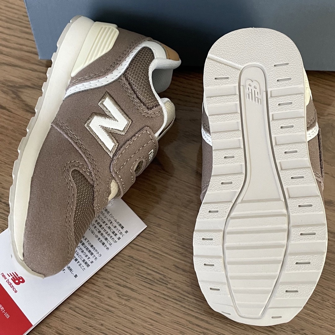 New Balance(ニューバランス)の値下げ！新品未使用！ ニューバランス アースブラウン キッズ/ベビー/マタニティのベビー靴/シューズ(~14cm)(スニーカー)の商品写真