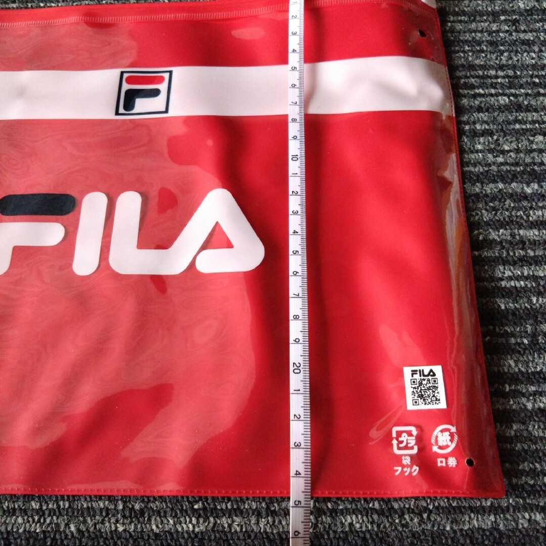 FILA(フィラ)のFILA　チャック付　ジッパーバッグ レディースのバッグ(ショルダーバッグ)の商品写真