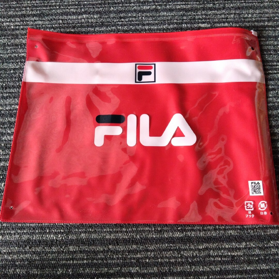 FILA(フィラ)のFILA　チャック付　ジッパーバッグ レディースのバッグ(ショルダーバッグ)の商品写真
