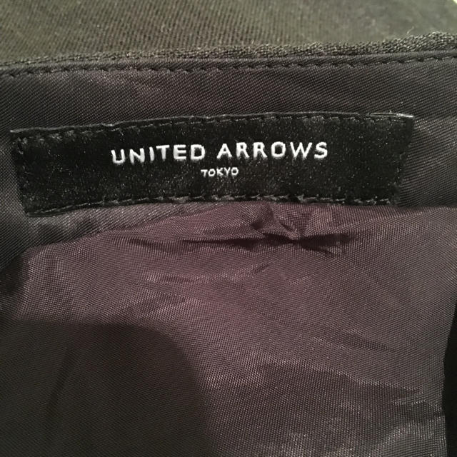 UNITED ARROWS(ユナイテッドアローズ)のUnites Arrows ダークグレー パンツ レディースのパンツ(クロップドパンツ)の商品写真
