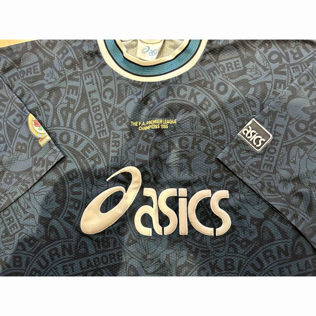 asics(アシックス)のブラックバーン ユニフォーム プレミアリーグ初優勝（1994-95シーズン ) スポーツ/アウトドアのサッカー/フットサル(ウェア)の商品写真