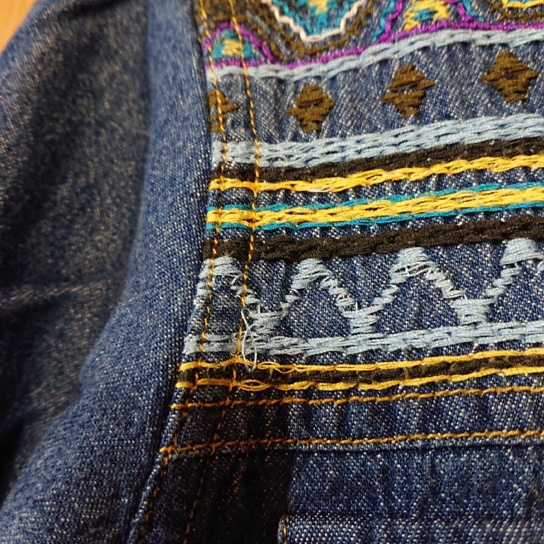 titicaca(チチカカ)のTITICACA 刺繍デニムシャツ  チチカカ レディースのトップス(シャツ/ブラウス(長袖/七分))の商品写真