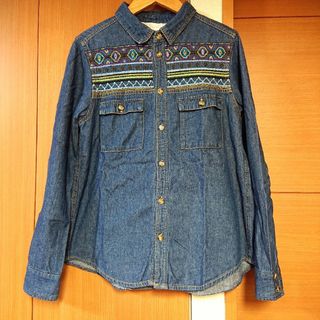 チチカカ(titicaca)のTITICACA 刺繍デニムシャツ  チチカカ(シャツ/ブラウス(長袖/七分))