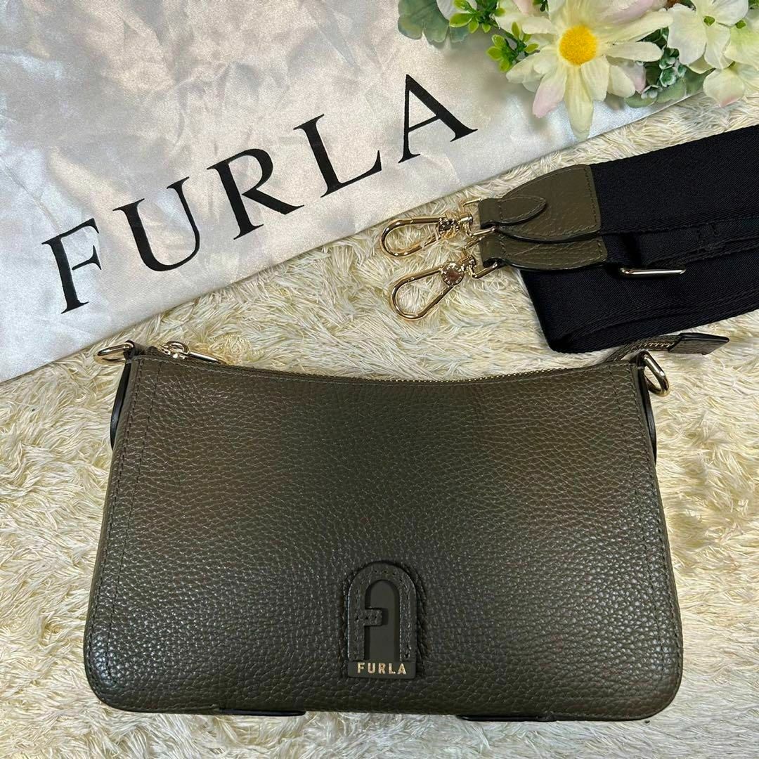 フルラ　FURLA　パイパー　Ｌ　美品　カーキ