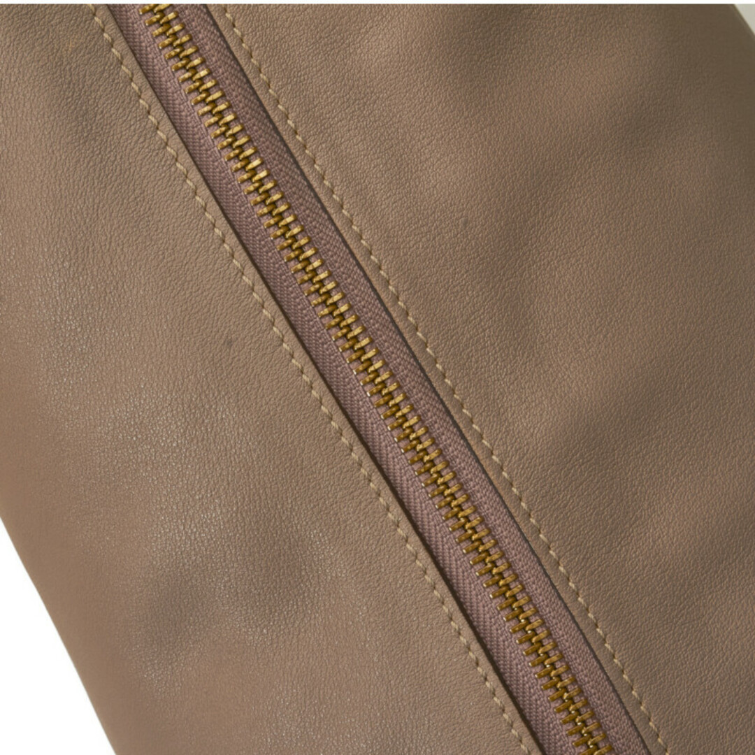 LOEWE - ロエベ マドリード アナグラム ゴールド金具 斜め掛け LOEWE - ロエベ マドリード アナグラム ゴールド金具 斜め掛け