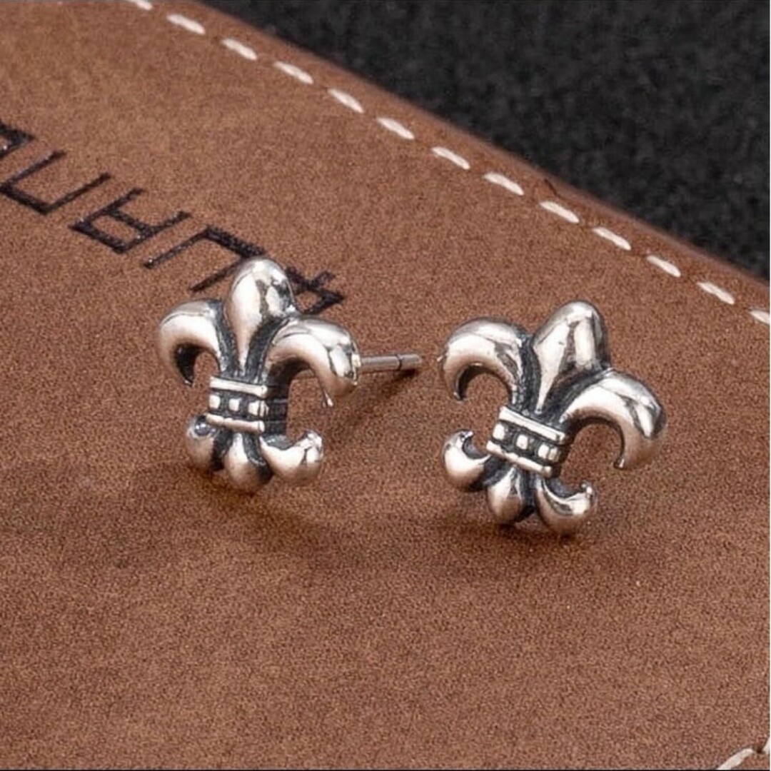 新作 s925刻印 百合 紋章ピアス 両耳 メンズのアクセサリー(ピアス(両耳用))の商品写真