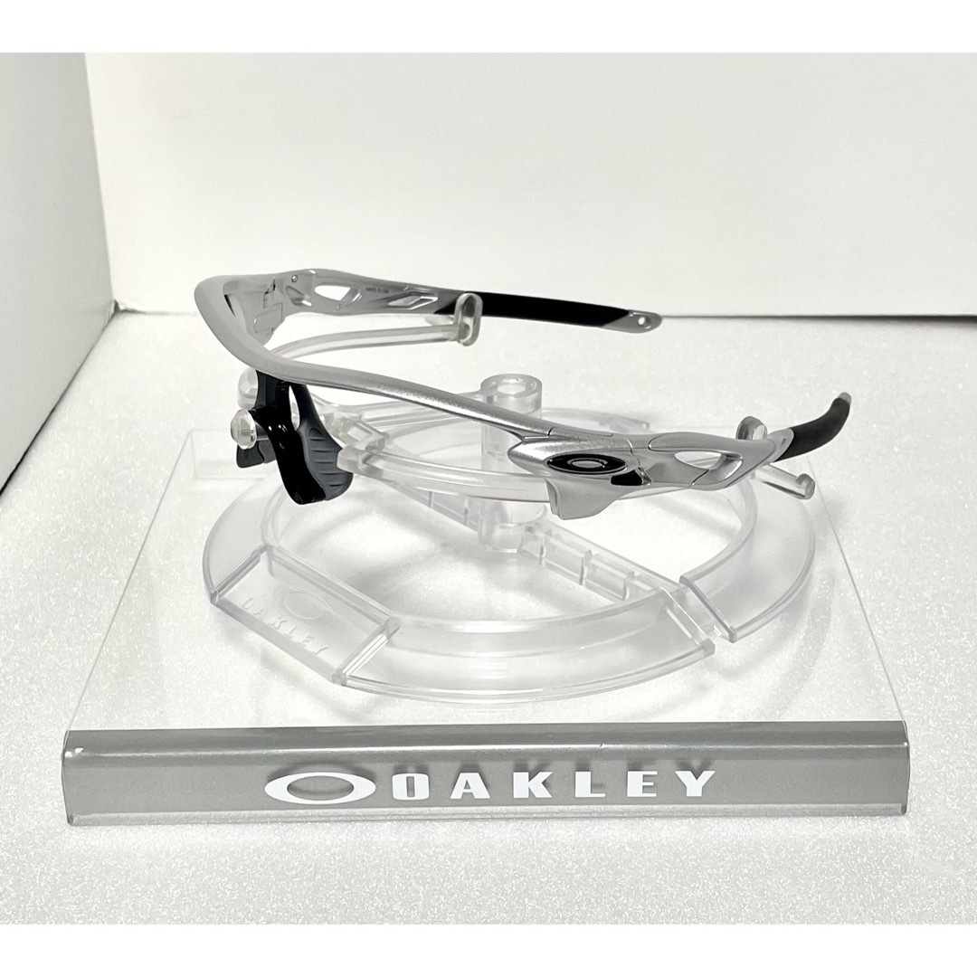 Oakley(オークリー)の【最終値下げ】OAKLEY サングラス 純正 フレーム シルバー ② メンズのファッション小物(サングラス/メガネ)の商品写真