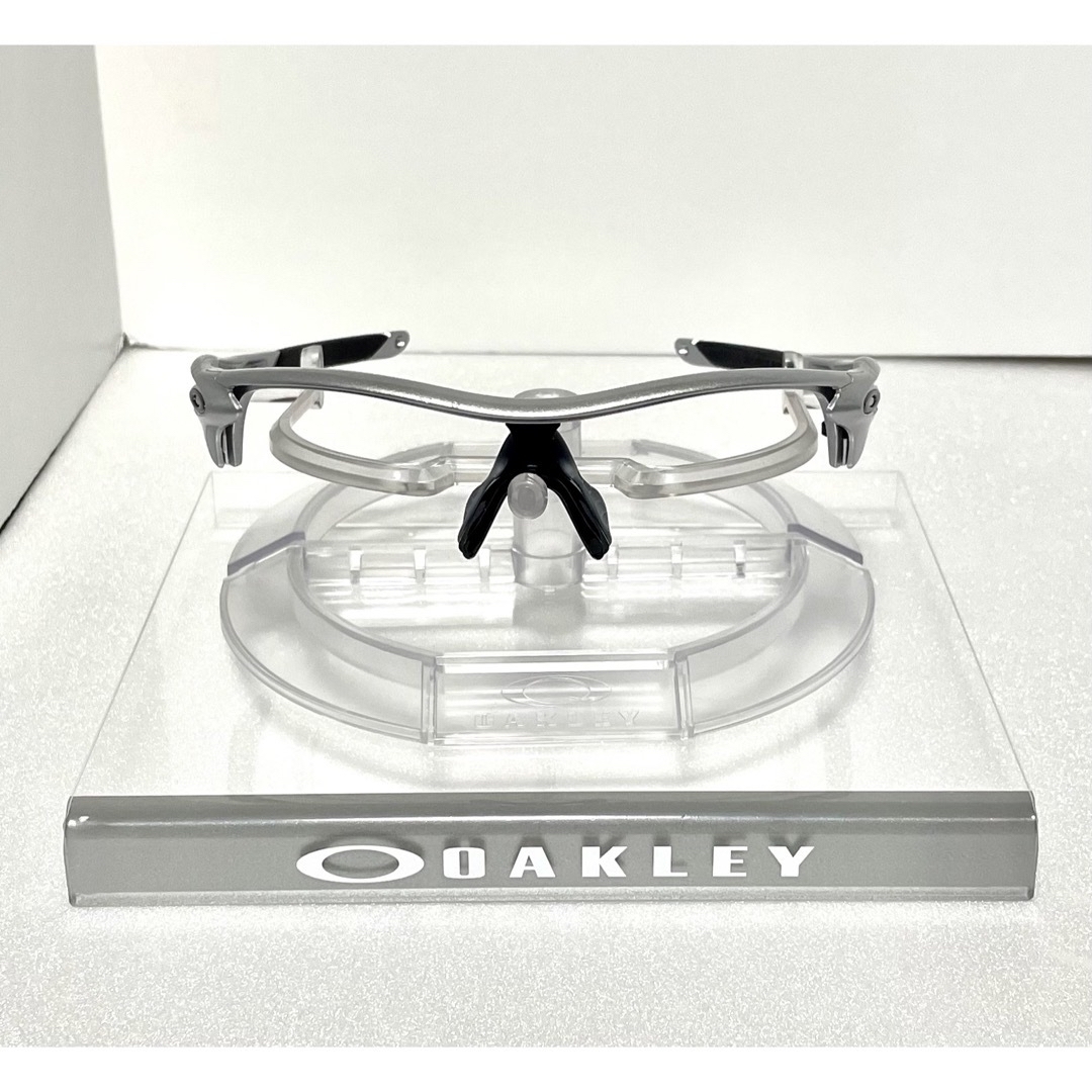 Oakley(オークリー)の【最終値下げ】OAKLEY サングラス 純正 フレーム シルバー ② メンズのファッション小物(サングラス/メガネ)の商品写真