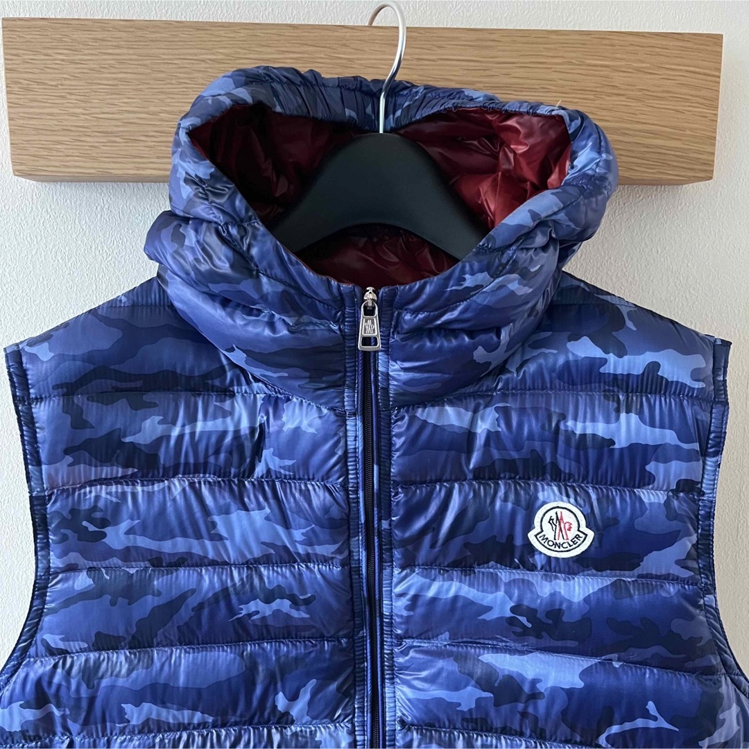 MONCLER(モンクレール)のChou Chou 様専用　モンクレール　ベスト　MONCLER モンクレー メンズのジャケット/アウター(ダウンベスト)の商品写真