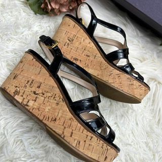 PRADA プラダ サンダル 靴 レディース 婦人 コルクヒール パテントレザー-