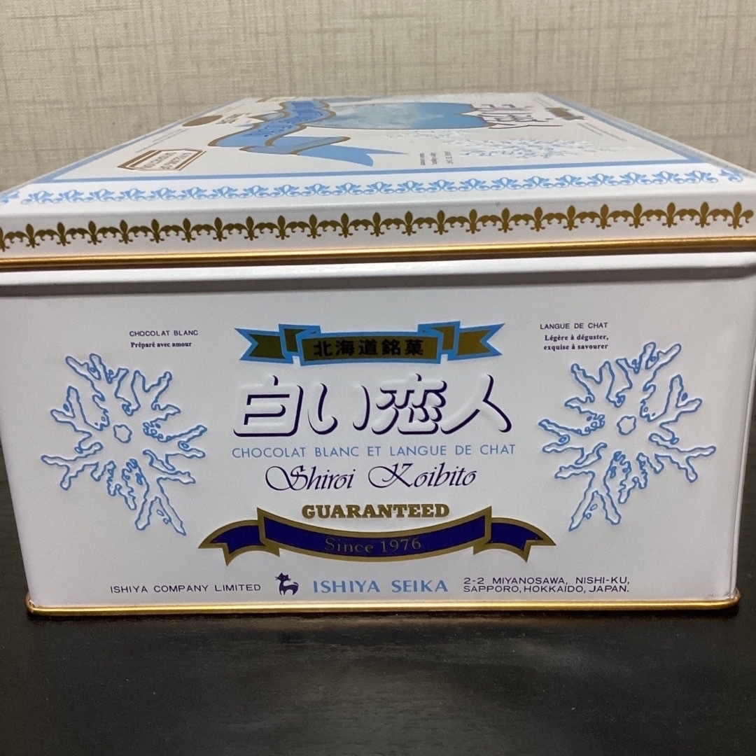 石屋製菓(イシヤセイカ)の値下げ　¥1666→ ¥1555   白い恋人　空き缶　 インテリア/住まい/日用品のインテリア小物(小物入れ)の商品写真