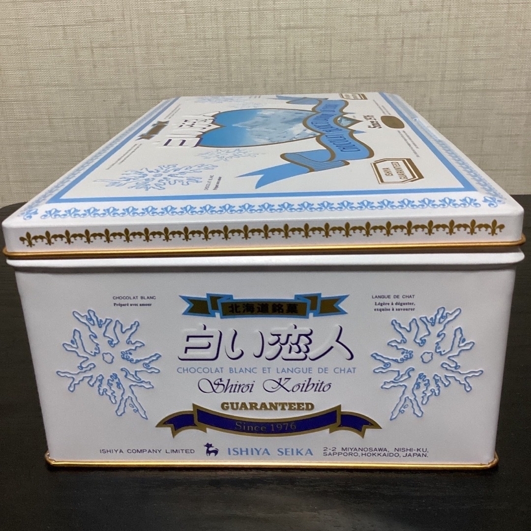 石屋製菓(イシヤセイカ)の値下げ　¥1666→ ¥1555   白い恋人　空き缶　 インテリア/住まい/日用品のインテリア小物(小物入れ)の商品写真