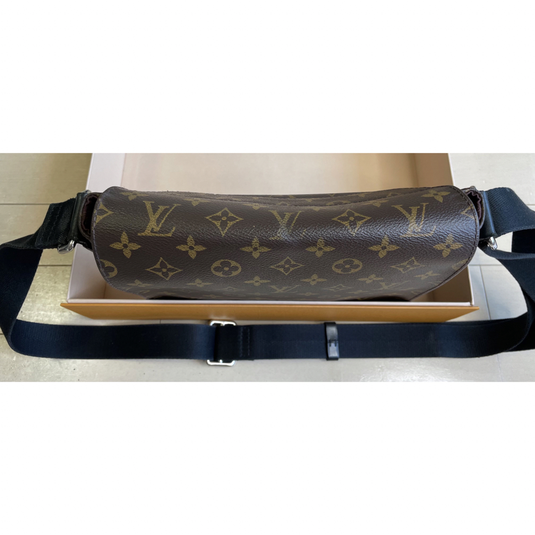 Louis Vuitton District PM モノグラムマカサー