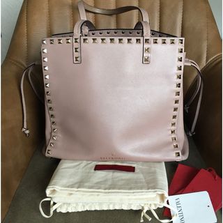 ヴァレンティノ(VALENTINO)のヴァレンティノ ガラバーニ ロック スタッズ トート (トートバッグ)