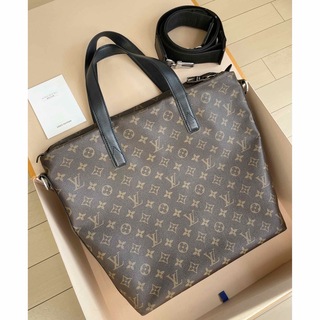 ルイヴィトン(LOUIS VUITTON)のLouis Vuitton Kitan Makasar トートバッグ(トートバッグ)