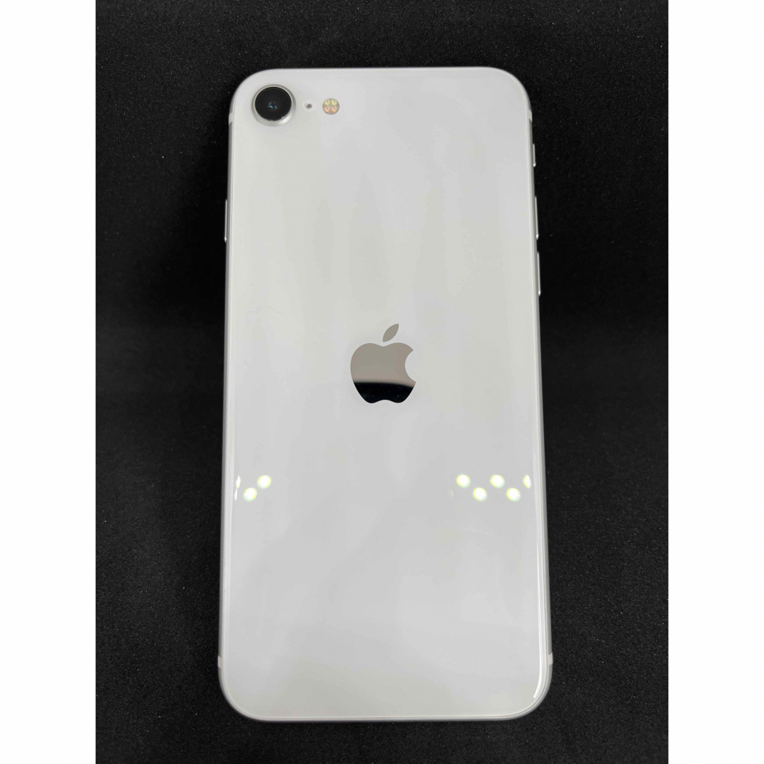 Apple(アップル)のiPhone SE2 64GB Apple直販SIMフリー　白　ホワイト スマホ/家電/カメラのスマートフォン/携帯電話(スマートフォン本体)の商品写真