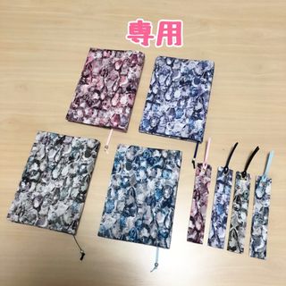 の〜びりさま専用　リバティ生地使用　ハンドメイド　ブックカバー(ブックカバー)