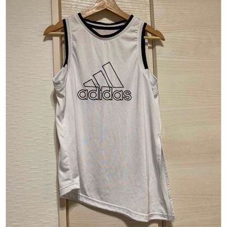 アディダス(adidas)のアディダススリット入りタンクトップ　Mサイズ(タンクトップ)