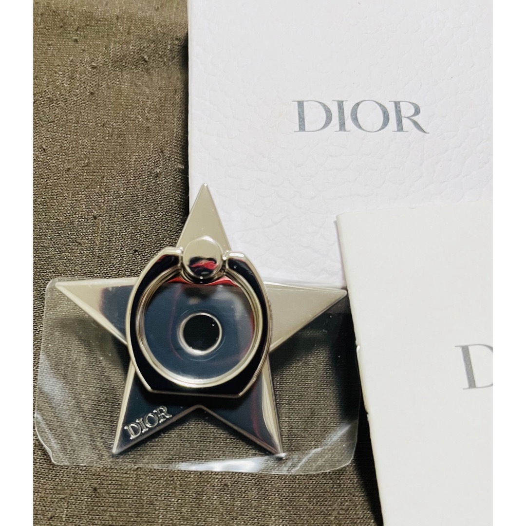 Dior(ディオール)のDiorスマホリング スマホ/家電/カメラのスマホアクセサリー(その他)の商品写真