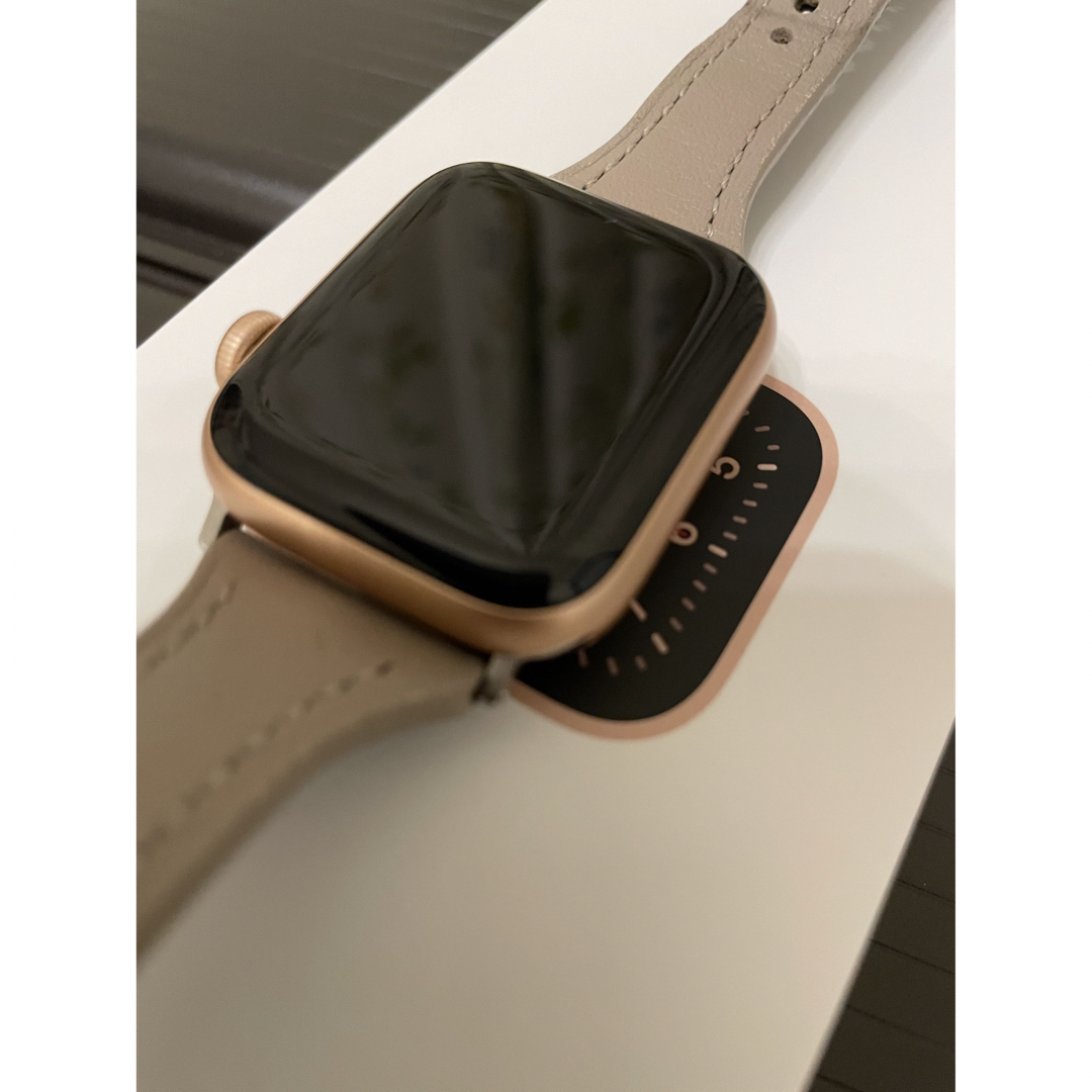 Apple Watch(アップルウォッチ)のApple Watch SE第一世代　セルラーモデル　40mm レディースのファッション小物(腕時計)の商品写真