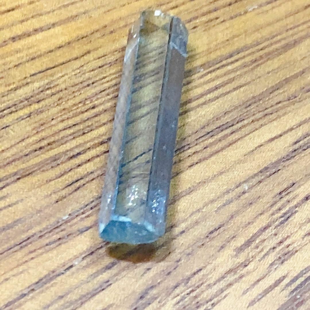 原石アクアマリン柱ベトナム産2.7cm美麗希少-fizikalcentar.rs