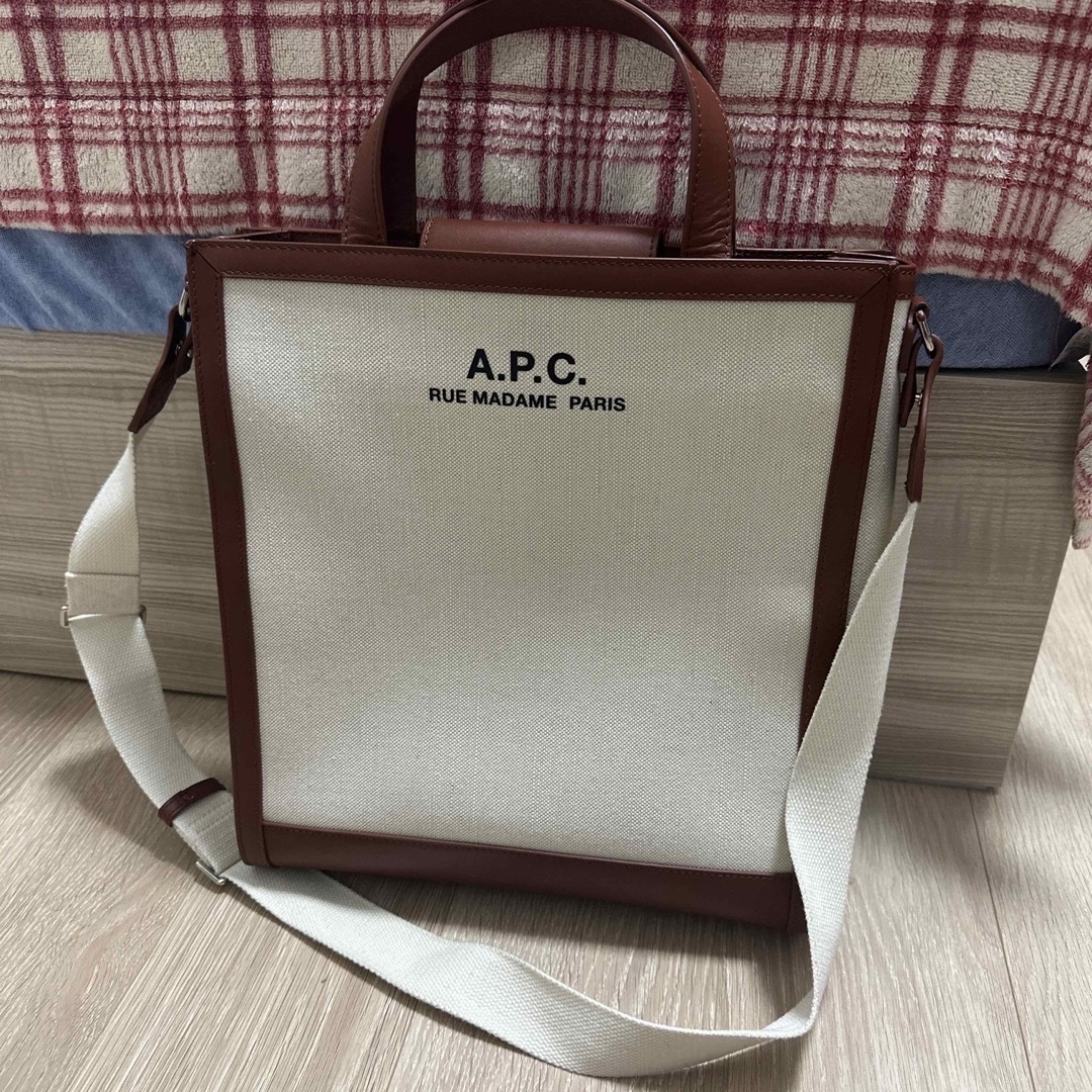 A.P.C(アーペーセー)のアーペーセー A.P.C. スクエア2wayトートバッグ レディースのバッグ(ショルダーバッグ)の商品写真