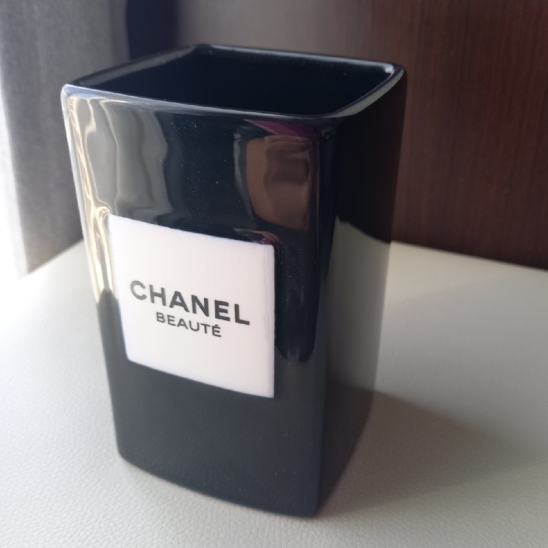 CHANEL BEAUTE　ブラシホルダー