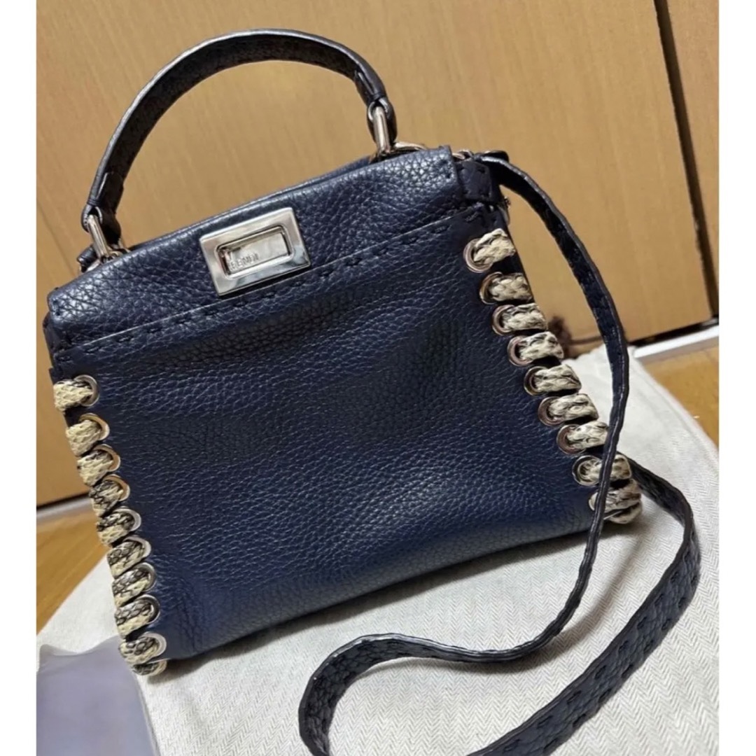 Fendi ピーカブー セレリア ネイビー - ショルダーバッグ